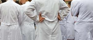 Weiße Wand. Im Streit um Behandlungsfehler fühlen sich viele Patienten ohnmächtig gegenüber den Ärzten.