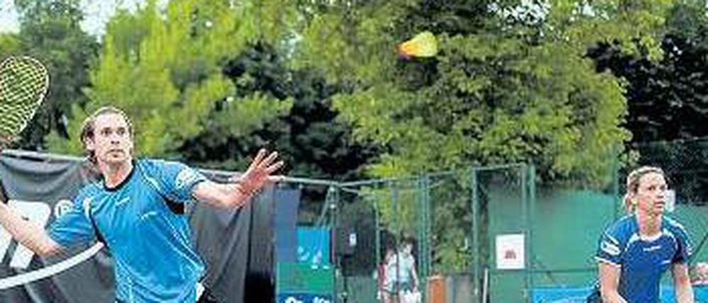 Der Speeder kommt. Jennifer Greune (re.) siegte im Mixed-Wettbewerb zusammen mit Daniel Gossen und darf sich jetzt Weltmeisterin im Speedminton nennen. 