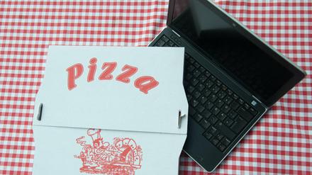 Bequem über Internet die Pizza ins Haus liefern lassen. Das bieten Lieferdienste wie Lieferando. Das Unternehmen macht mittlerweile mehrstellige Millionenumsätze.
