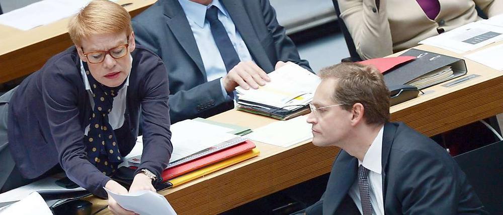 Stadtentwicklungssenator Michael Müller und Senatsbaudirektorin Regula Lüscher bei einer Sitzung des Berliner Abgeordnetenhauses. 