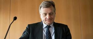 Flughafenchef Hartmut Mehdorn bei seiner Bilanz