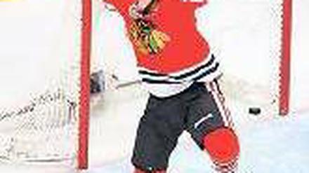 Feierabend. Chicagos Andrew Shaw feiert sein Siegtor im ersten Finalspiel der NHL. 