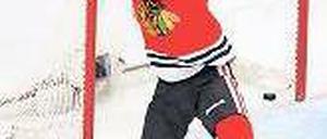 Feierabend. Chicagos Andrew Shaw feiert sein Siegtor im ersten Finalspiel der NHL. 