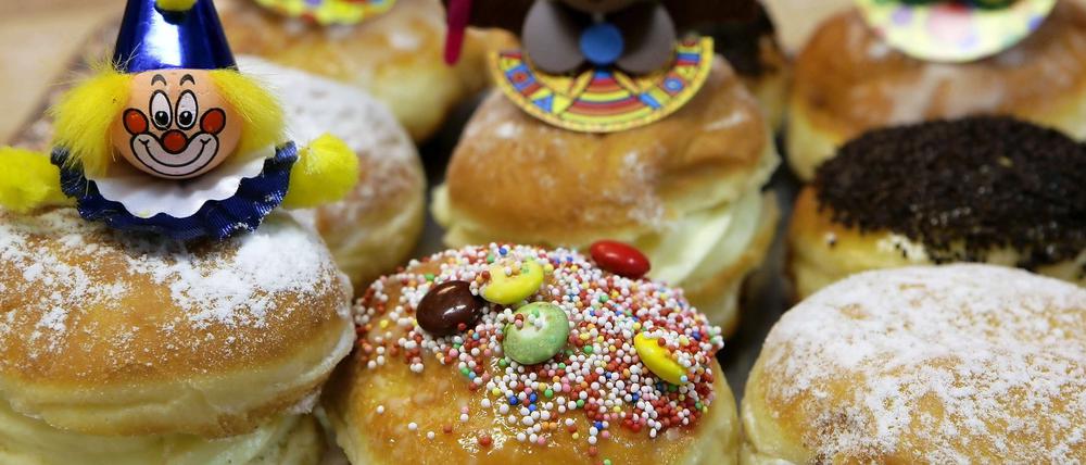 Sag hierzu in Berlins Mitte niemals Pfannkuchen! Sonst geht's nämlich sofort los: "Kommst du etwa wirklich aus Berlin? Echt? Gibt's das noch?" Das kann Ur-Berliner auf die Dauer mehr als nur nerven.