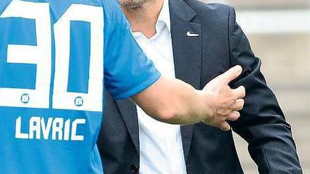 Abschied. Oliver Kreuzer verlässt Karlsruhe in Richtung Hamburg. Foto: dpa