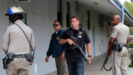 Polizisten sichern den Tatort des Amoklaufs am Santa Monica College in Kalifornien.