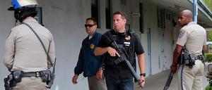 Polizisten sichern den Tatort des Amoklaufs am Santa Monica College in Kalifornien.