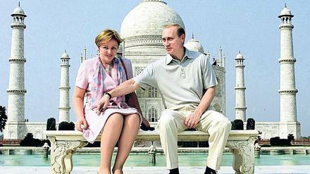 Für die Öffentlichkeit. Putin und seine Frau Ljudmila beim Besuch des indischen Mausoleums Taj Mahal im Jahr 2000.