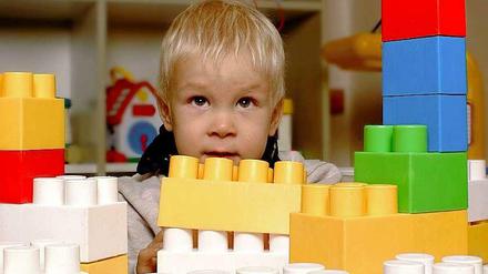 Bislang konnten nur Berufstätige einen Kitaplatz für ihre ein- bis zweijährigen Kinder beantragen. Das ändert sich am 1. August. 