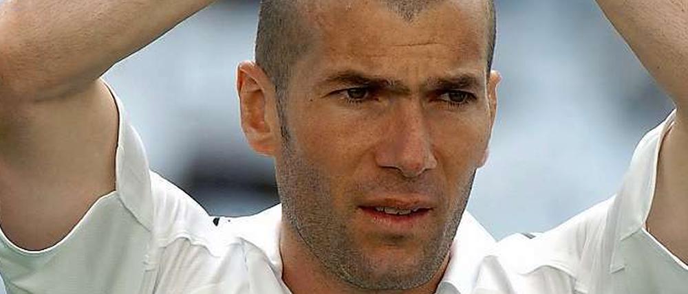 Ihr kennt mich ja schon. Zidane als Spieler im Real-Trikot.