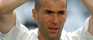 Ihr kennt mich ja schon. Zidane als Spieler im Real-Trikot.