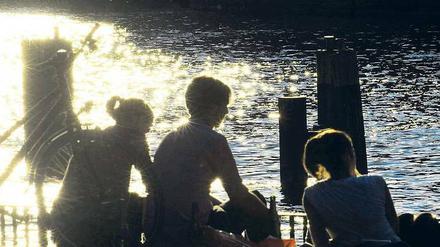 Noch mal kurz ausruhen. Sogar das Wetter spielt mit etwas Glück mit, warm wird es, 24 Grad. Und sonntags wohl auch schön sonnig. Wer übrigens mal ins Wasser springen will: Müggelsee und Tegeler See haben eine Wassertemperatur von gut 20 Grad erreicht. Foto: dpa