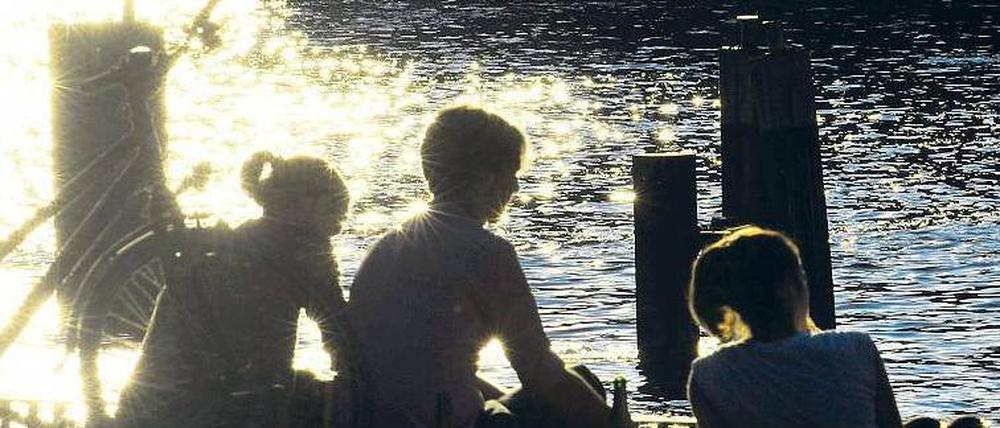 Noch mal kurz ausruhen. Sogar das Wetter spielt mit etwas Glück mit, warm wird es, 24 Grad. Und sonntags wohl auch schön sonnig. Wer übrigens mal ins Wasser springen will: Müggelsee und Tegeler See haben eine Wassertemperatur von gut 20 Grad erreicht. Foto: dpa