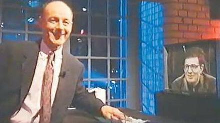 Querdenker. Küppersbuschs allerletzte Sendung 1997: „Privatfernsehen“, in der ARD. Die wenigen Haare sind geblieben. Der Biss für eine neues Magazin auch? Screenshot: Tsp