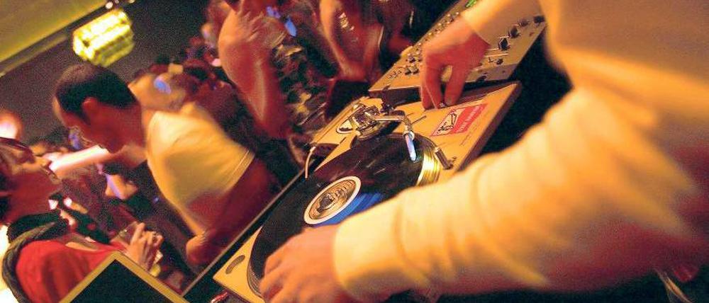 Club-Geplauder. Berlin ist Party-Metropole, aber unsere Autorin fand oft keine Anknüpfungspunkte.