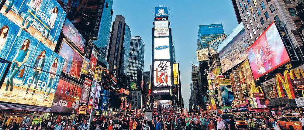 Klassenprimus. Rund um den Times Square in New York haben sich viele Banken angesiedelt. Aber von Krise keine Spur, die USA sind wieder obenauf. Foto: dpa