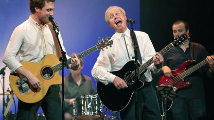 Tom Buhrow spielt zusammen mit Duncan Townsend Gitarre. 