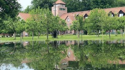 Das Hochwasser hat jetzt auch den Spreewald erreicht. Wer an diesem Wochenende Kahnfahren will, sollte zuvor den Veranstalter anrufen. Offiziell sind die Wasserwege gesperrt, doch die Kahn- und Fährleute überlegen noch, ob sie das Verbot befolgen. 