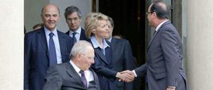 Partner beim Kampf gegen Jugendarbeitslosigkeit. Der Pariser Finanzminister Moscovici, sein deutscher Amtskollege Schäuble, Arbeitsministerin Leyen und Frankreichs Präsident Hollande (vorne, v.l.).