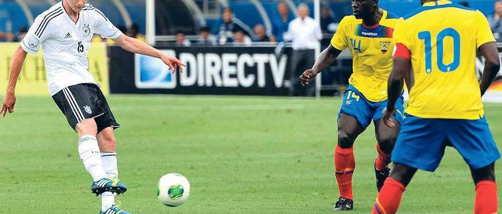 Fleißig in Florida. Deutschlands Lars Bender erzielt gegen Ecuador das 4:0 – zu diesem Zeitpunkt sind erst 24 Minuten gespielt. Foto: dpa
