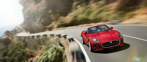 Gemacht, um Kurven zu räubern: Der Jaguar F-Type liegt tief und breit auf der Straße. Das macht sich bei der Fahrstabilität positiv bemerkbar.