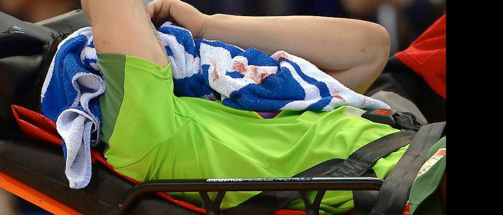 Böses Ende. Kurz vor Spielschluss wurde Ivan Nincevic in ein Hamburger Krankenhaus abtransportiert.
