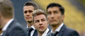 Empfang in der Heimat. Götze (zweiter von rechts) und Sahin (r.). 