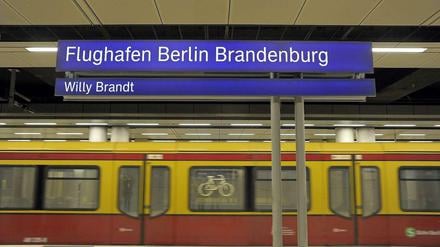 Wenn es nach Mehdorn ginge, würden im unterirdischen Flughafenbahnhof bald Züge mit Passagieren halten.