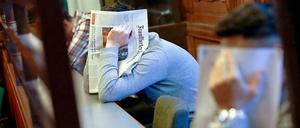 Unter großem Medienandrang begann nun der Prozess gegen sechs 19- bis 24-Jährige.