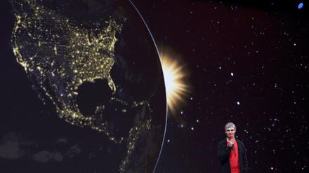 Larry Page stellt neue Google-Funktionen vor.