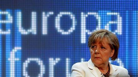 Bundeskanzlerin Angela Merkel weist den Vorwurf zurück, Griechenland und Spanien würden auf einen einseitigen Sparkurs gezwungen.