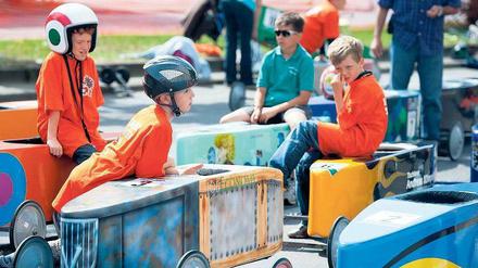 Kleiner Boxenstopp. Ab Sonntag findet auf dem Mehringdamm das Seifenkistenrennen statt. Für den normalen Verkehr sind die Straßen an diesem Wochenende nicht nur dort gesperrt. 