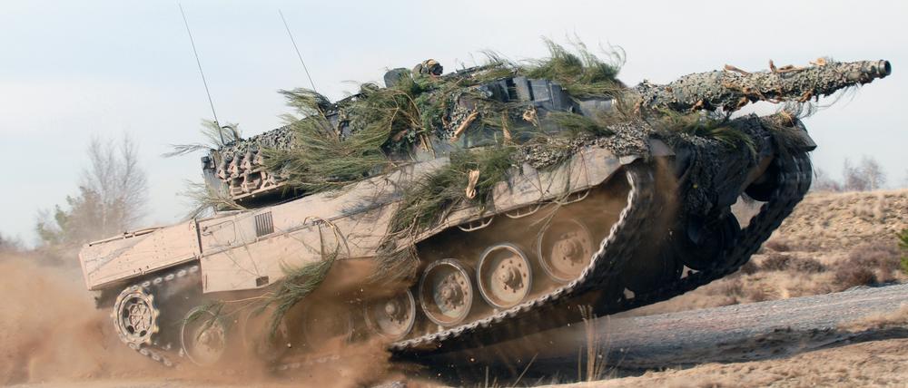 Ein Panzer vom Typ Leopard 2 im Einsatz.