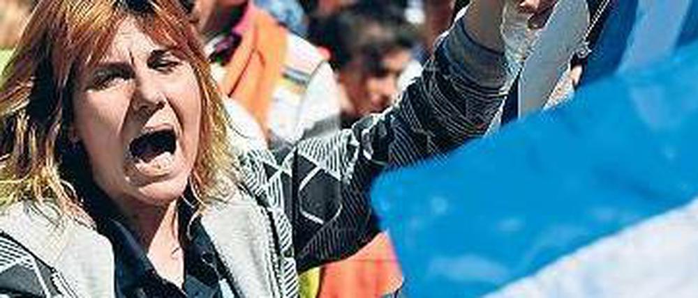 Proteste in Athen: Bis Ende 2014 sollen in Griechenland insgesamt 15 000 Jobs im öffentlichen Dienst gestrichen werden. 