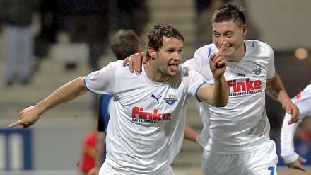 Ätsch. Nick Proschwitz (links) im Trikot des SC Paderborn.