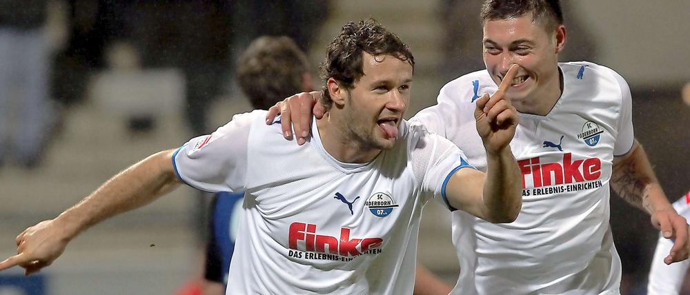 Ätsch. Nick Proschwitz (links) im Trikot des SC Paderborn.