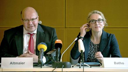 Peter Altmaier und Delphine Batho haben sich in Berlin als ein Herz und eine Seele präsentiert. Der Bundesumweltminister hatte seine französische Kollegin am Dienstagabend in seine Wohnung in Charlottenburg eingeladen und den ganzen Abend gepflegt französisch gestaltet. Als ehemaligem EU-Beamten ist Altmaier nicht nur auf deutsch und englisch verhandlungssicher sondern auch auf französisch. 