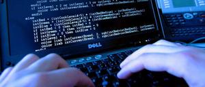 Fast unsichtbare Angriffe. Hacker haben sich am Wochenende über eine Pishing-Attacke Zugriff auf die Twitter-Kanäle des Guardian verschafft.