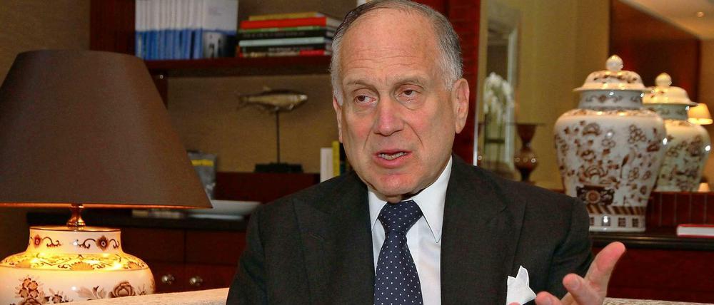 Ronald S. Lauder fordert von Ungarns Regierung mehr Engagement im Kampf gegen Antisemitismus.