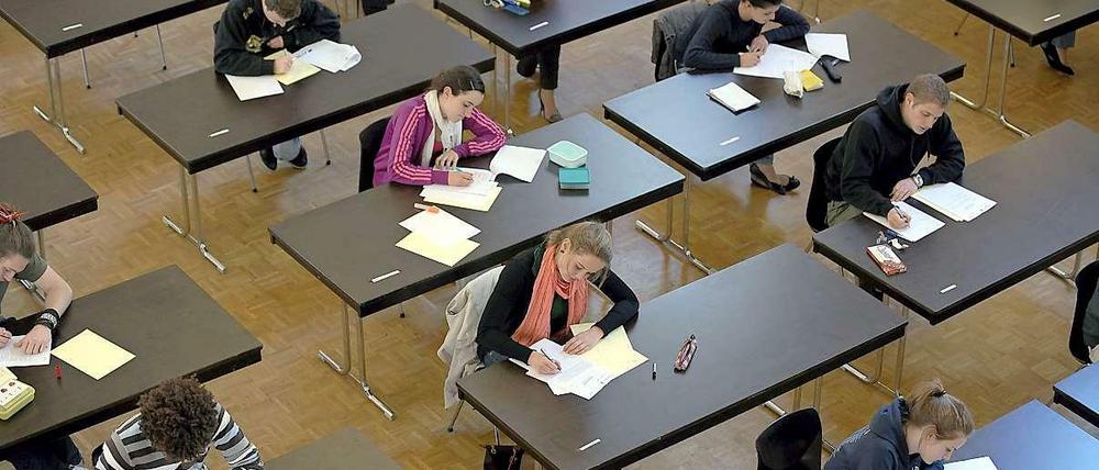 Konzentration bitte! Seit April legen Schüler in Berlin das Abitur und den Mittleren Schulabschluss (MSA) ab.