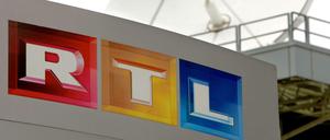 Das Wort „Scheiß“ würde „zu isoliert im Raum“ stehen - mit dieser Begründung hat das Oberlandesgericht Köln am Freitag T-Shirts mit der Aufschrift „Scheiß RTL“ verboten.