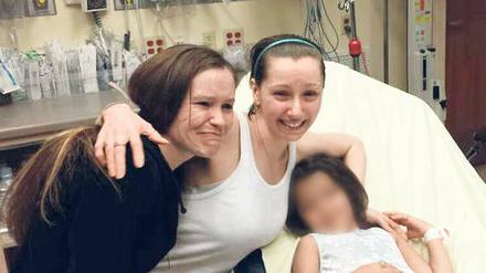 Vereint. Amanda Berry in der Mitte mit ihrer Schwester und ihrer Tochter nach der Befreiung. 