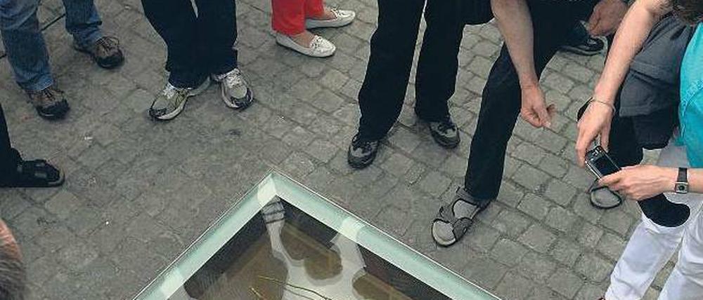 Erinnerungsort. Das erneuerte Denkmal auf dem Bebelplatz. Foto: Kai-Uwe Heinrich