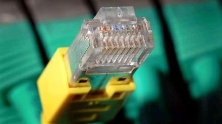 Vielnutzer müssen womöglich bald mehr für ihre Flatrate bezahlen. Die Telekom lässt sich von der Kritik offenbar nicht beirren.