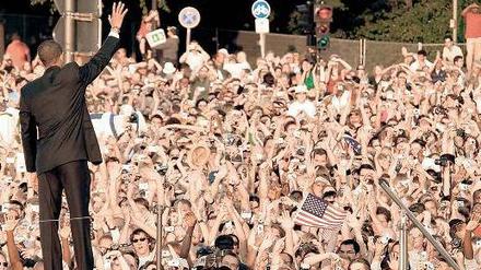 Jubel um den Kandidaten. Als Barack Obama im Juli 2008 am Großen Stern eine Rede hielt, kamen 200 000 Menschen und feierten ihn begeistert als Hoffnungsträger. Schon damals waren die Sicherheitsvorkehrungen gewaltig. 