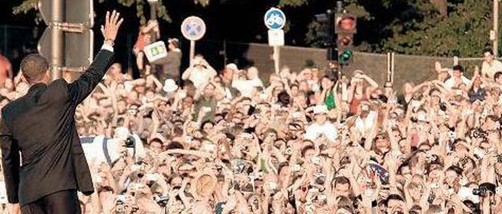 Jubel um den Kandidaten. Als Barack Obama im Juli 2008 am Großen Stern eine Rede hielt, kamen 200 000 Menschen und feierten ihn begeistert als Hoffnungsträger. Schon damals waren die Sicherheitsvorkehrungen gewaltig. 