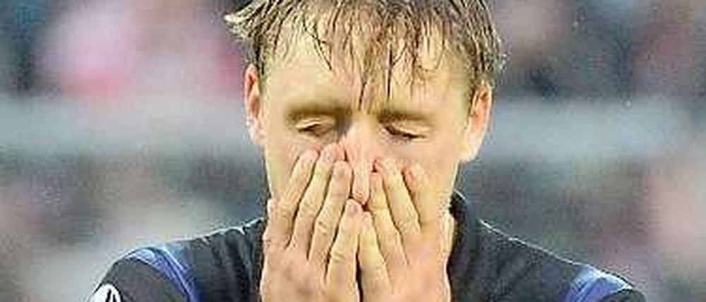 Björn Jopek schlug beim Abgang die Hände vors Gesicht - angesichts der Niederlage gegen Aalen.