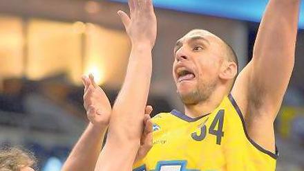 Hinter sich gelassen. Alba und Idbihi gehen mit neuem Mut in die Play-offs. Foto: Camera4