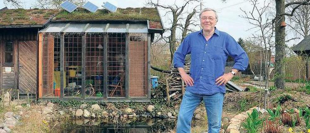 NATURLIEBHABER. Helmut Oehling im Britzer Freilandlabor.