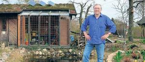 NATURLIEBHABER. Helmut Oehling im Britzer Freilandlabor.